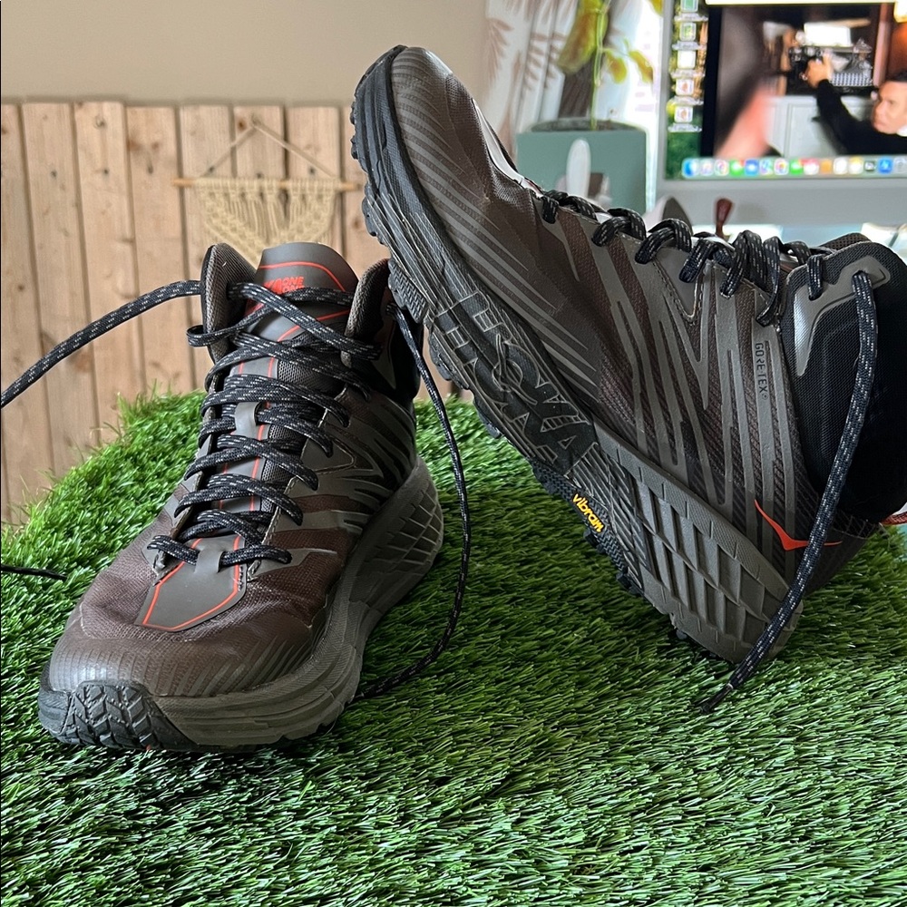 Hoka Speedgoat Mid 2 GTX Trail Run Hiking Shoe Boot sz 10